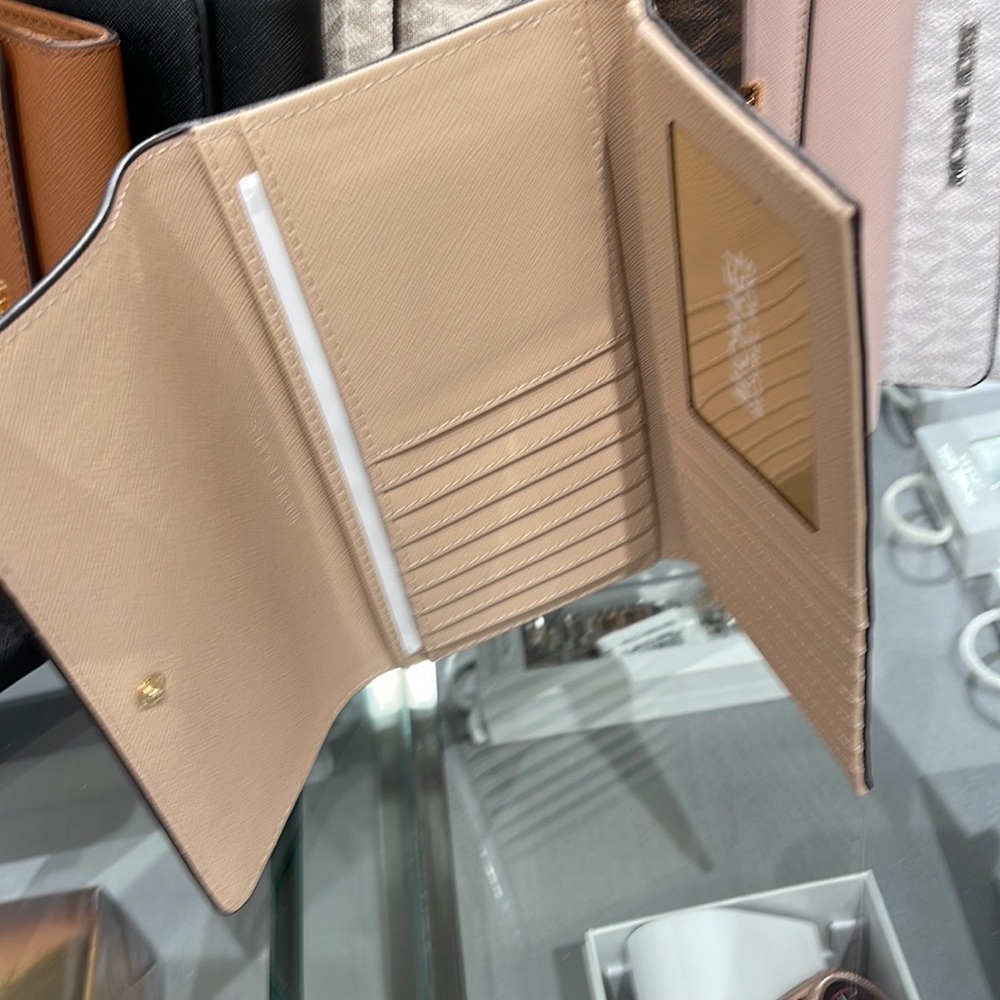 MICHAEL KORS JET SET TRAVEL LARGE TRIFOLD WALLET BUFF COLOR - Picture 12 of 16